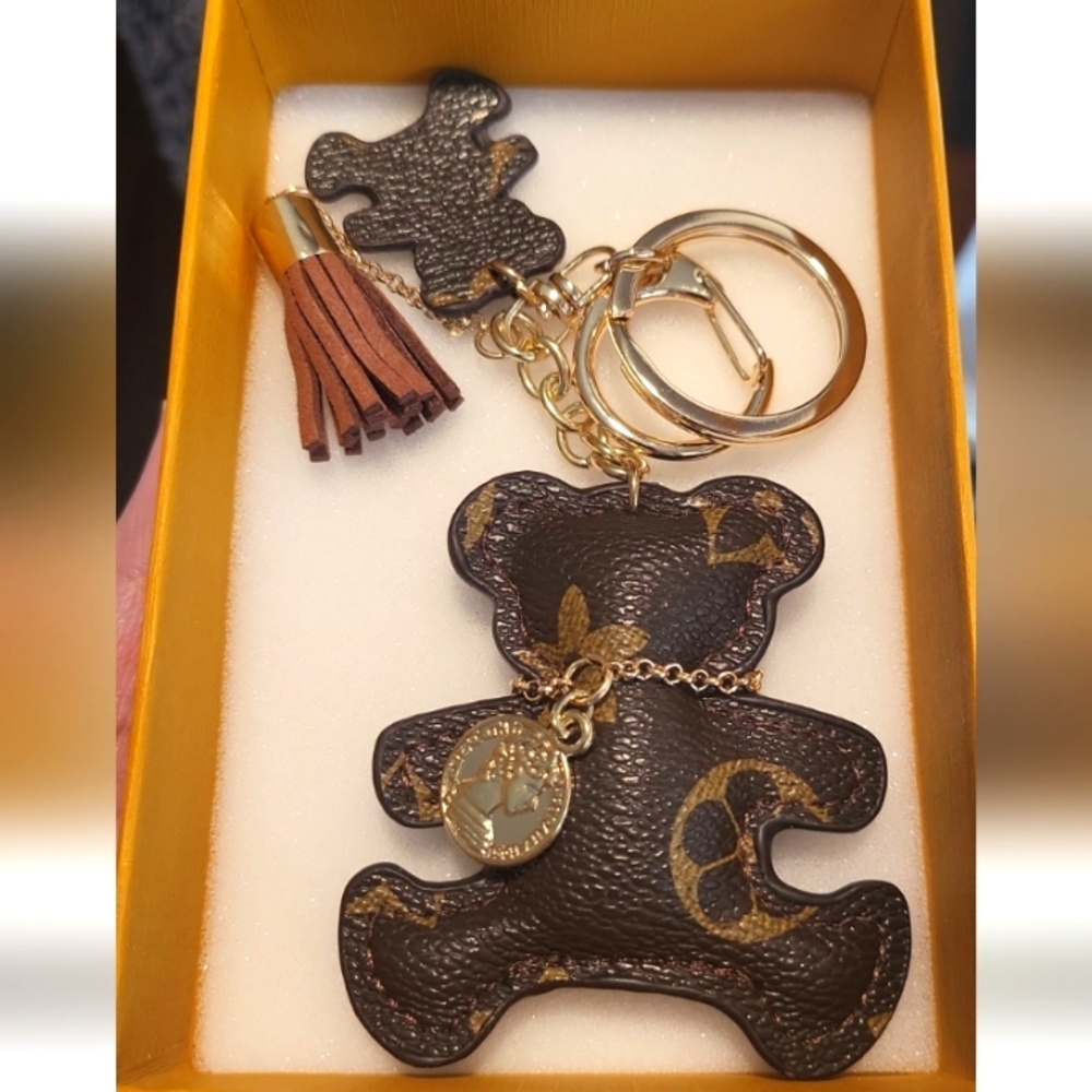 🆕️🌈FASHION🌈 Cute  Bear Keychain Pendant Tassel Bag Charm $35 each with box - Picture 10 of 16